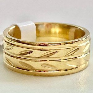 Elegant Embossed Gold Ring